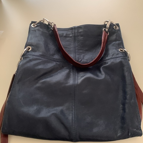 SOLDNavy leather tote bag, made in Italy, with burgundy i setts at sides, EUC - Picture 2 of 8